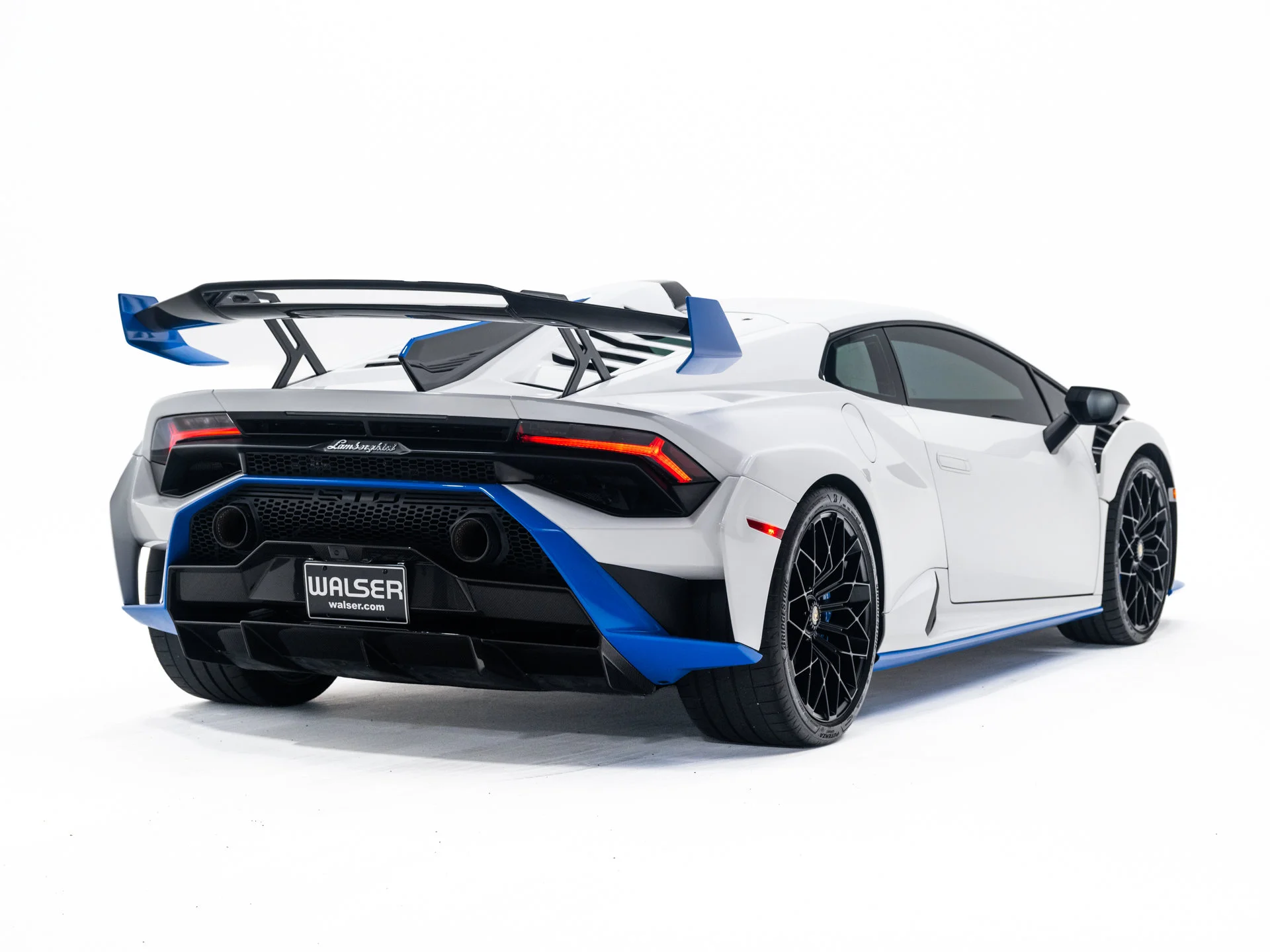 Used 2021 Bianco Asopo Metallic Lamborghini  image 6