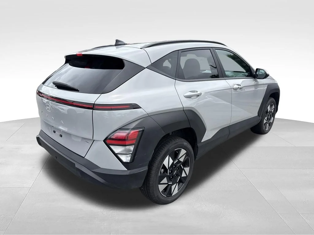 Used 2025 Gray Hyundai SEL image 5