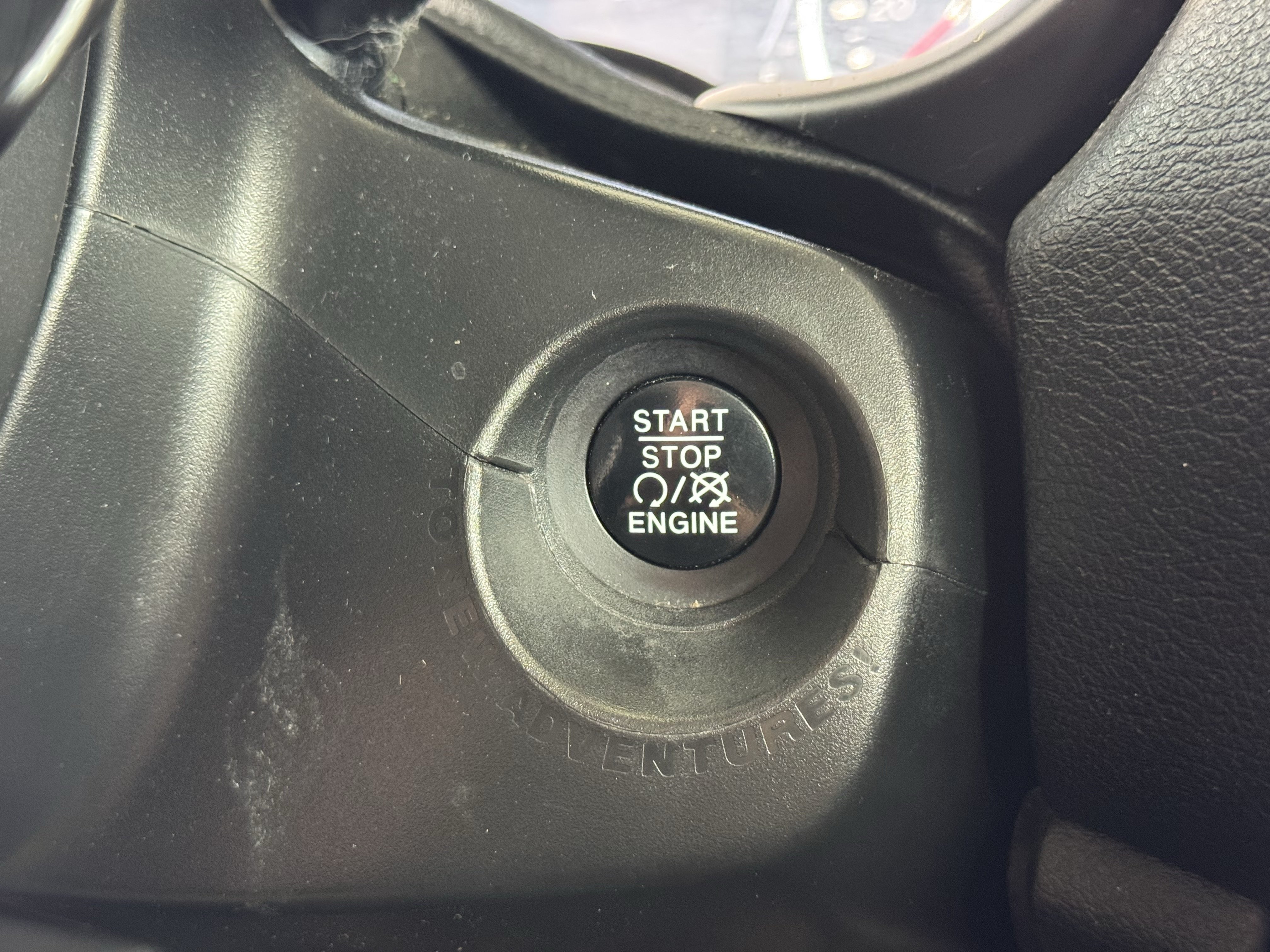 Used 2017 Gray Jeep Latitude 4x4 image 30