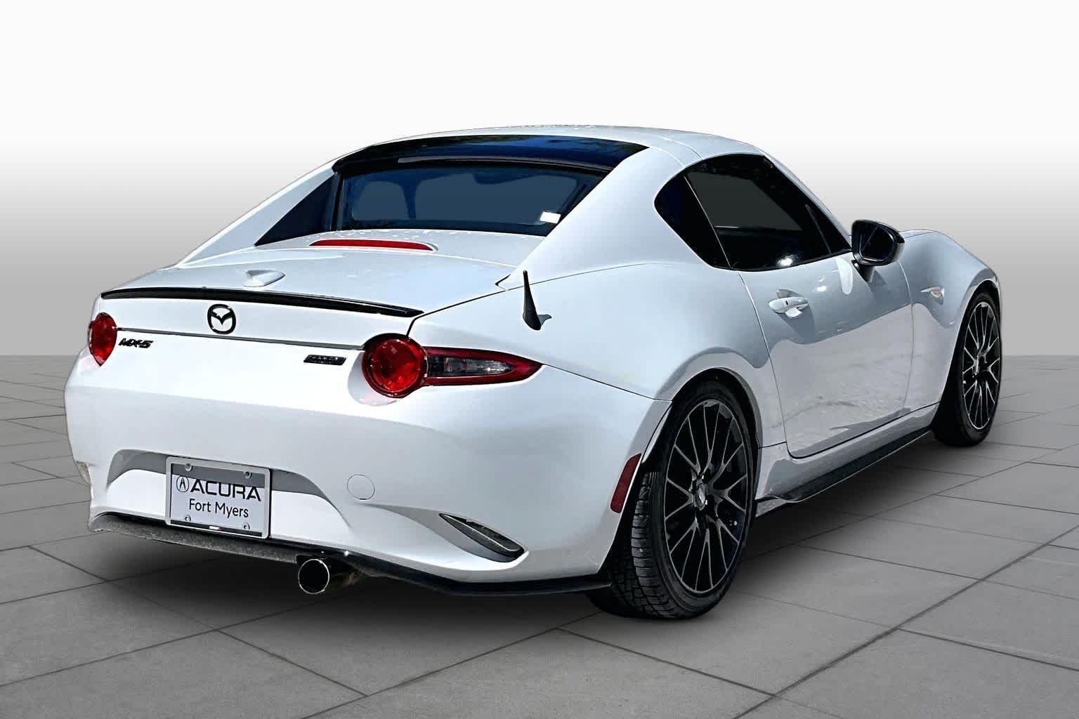 Used 2017 Ceramic Metallic Mazda Club image 13