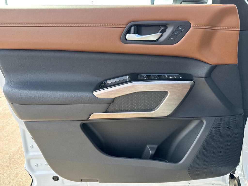 2025 Nissan Pathfinder Platinum - Photo 15