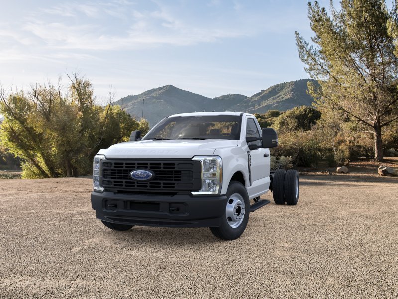 2025 Ford F-350 Super Duty Chassis Cab XL - Photo 24