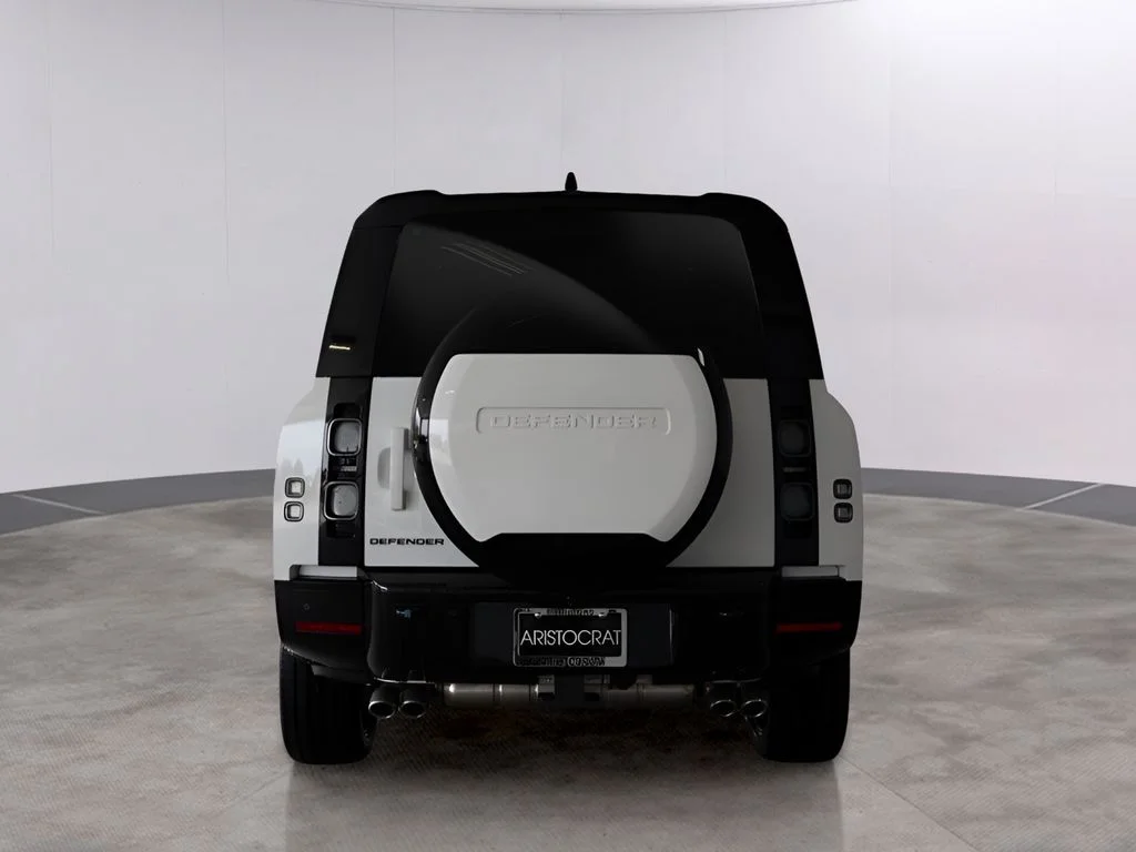 Certified Used 2025 Fuji White Land Rover V8 image 12
