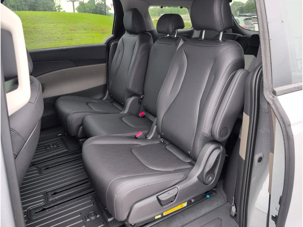 New 2026 Ceramic Silver Kia EX image 30