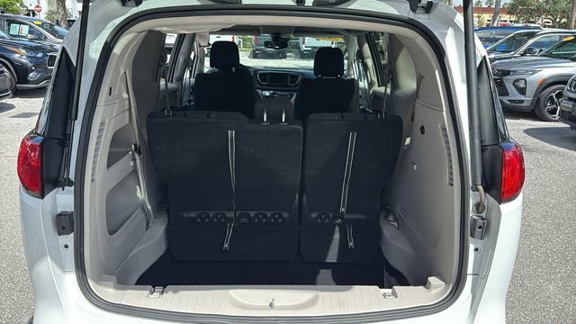 2024 Chrysler Voyager LX - Photo 8