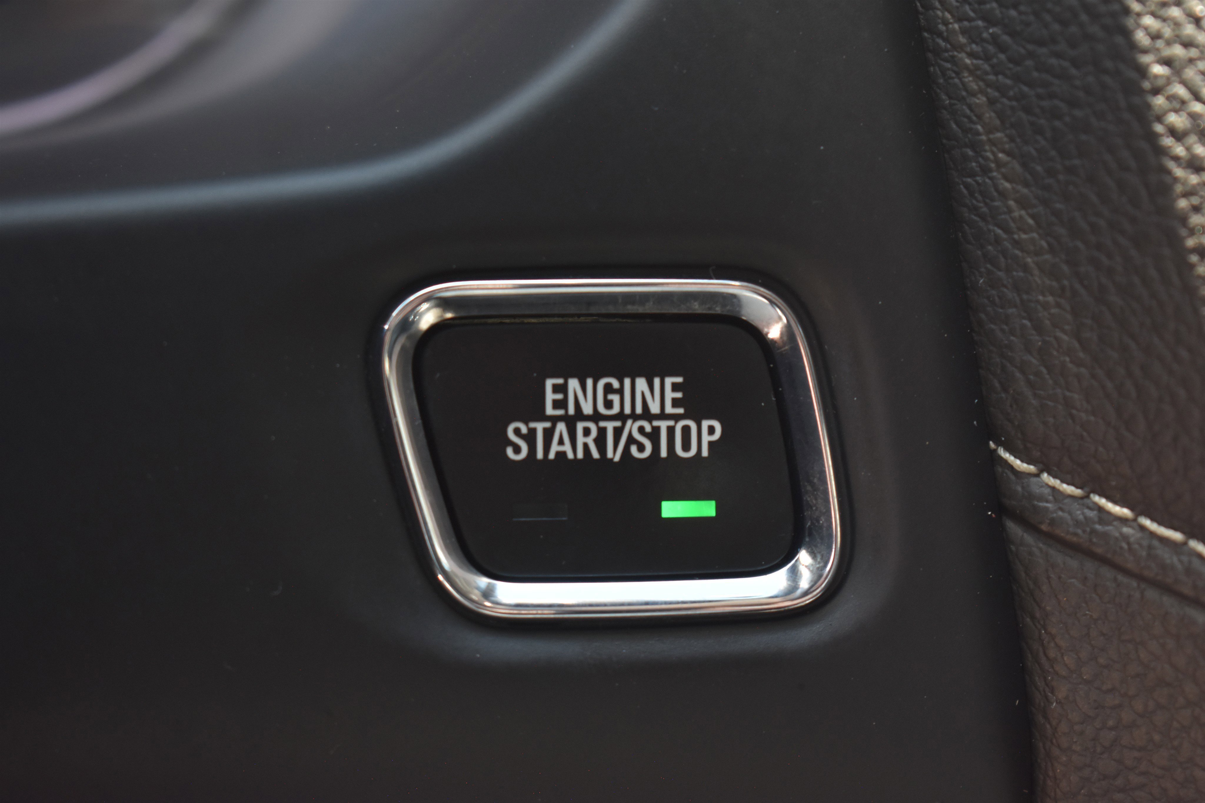 Used 2023 Sterling Metallic GMC SLT image 31
