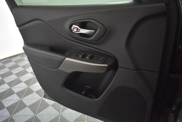 2022 Jeep Cherokee Latitude Lux - Photo 37