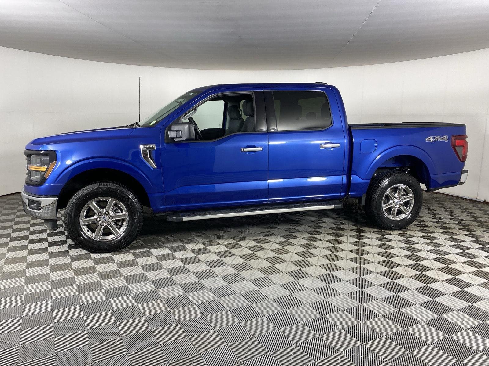 Used 2025 Atlas Blue Ford XLT image 4