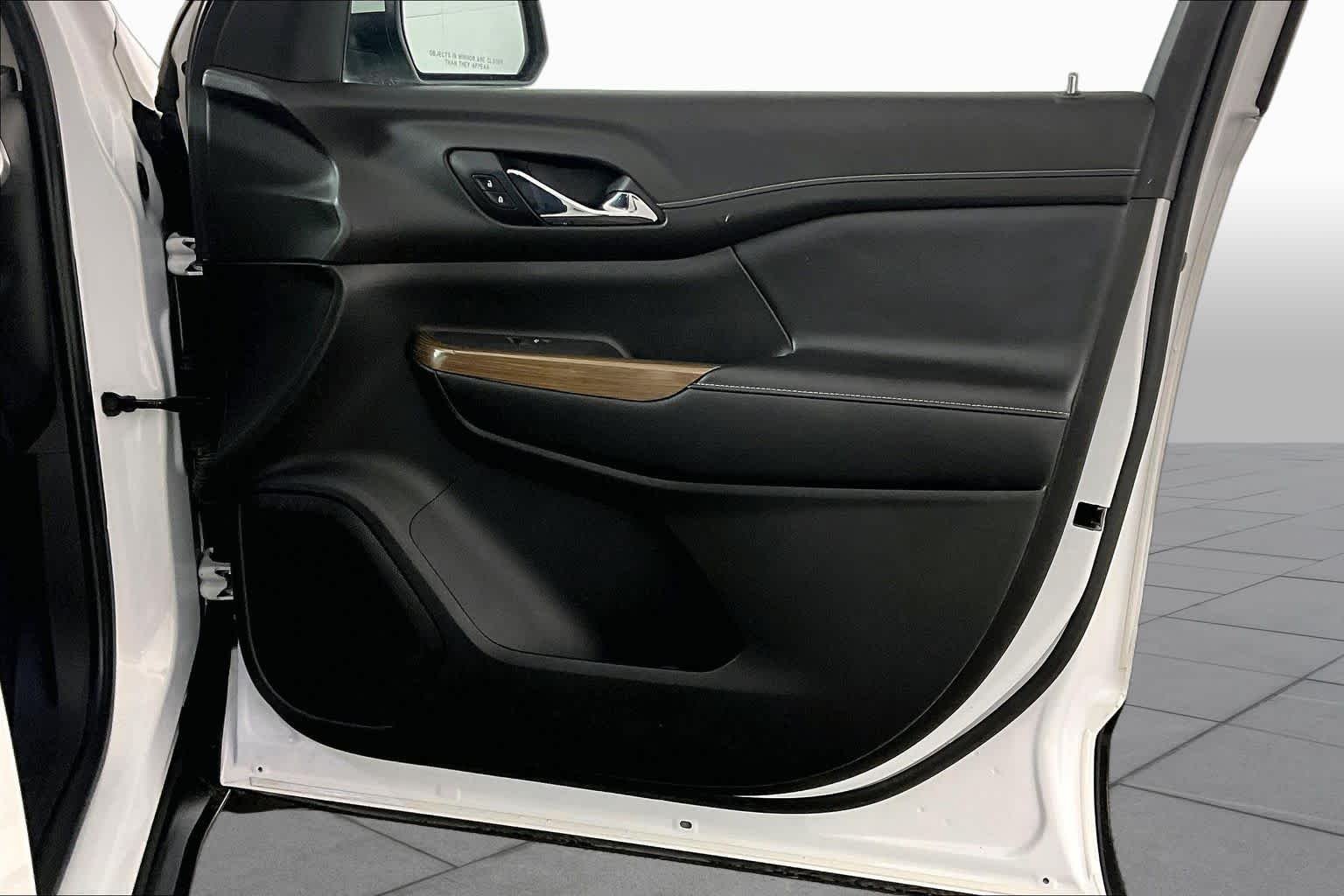 Used 2019 Summit White GMC SLE image 22
