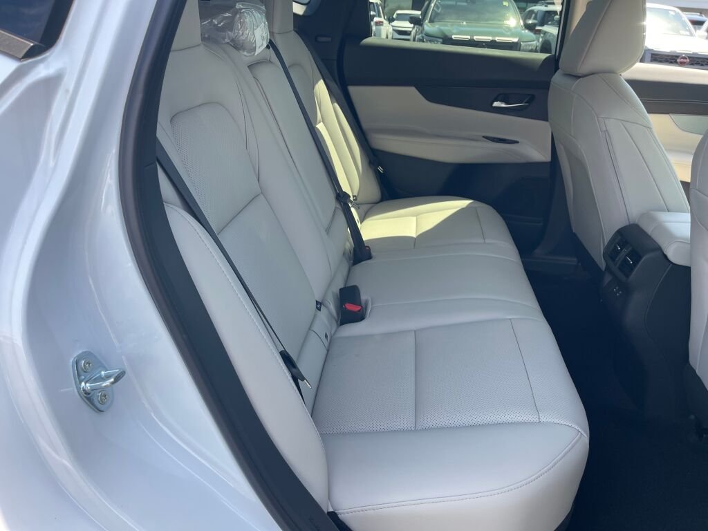 New 2026 Everest White Pearl Tricoat Nissan SL image 21