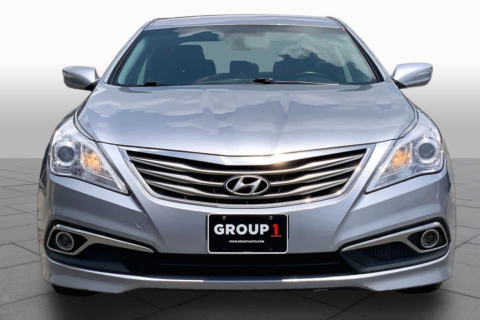 Used 2015 Pewter Gray Metallic Hyundai  image 3