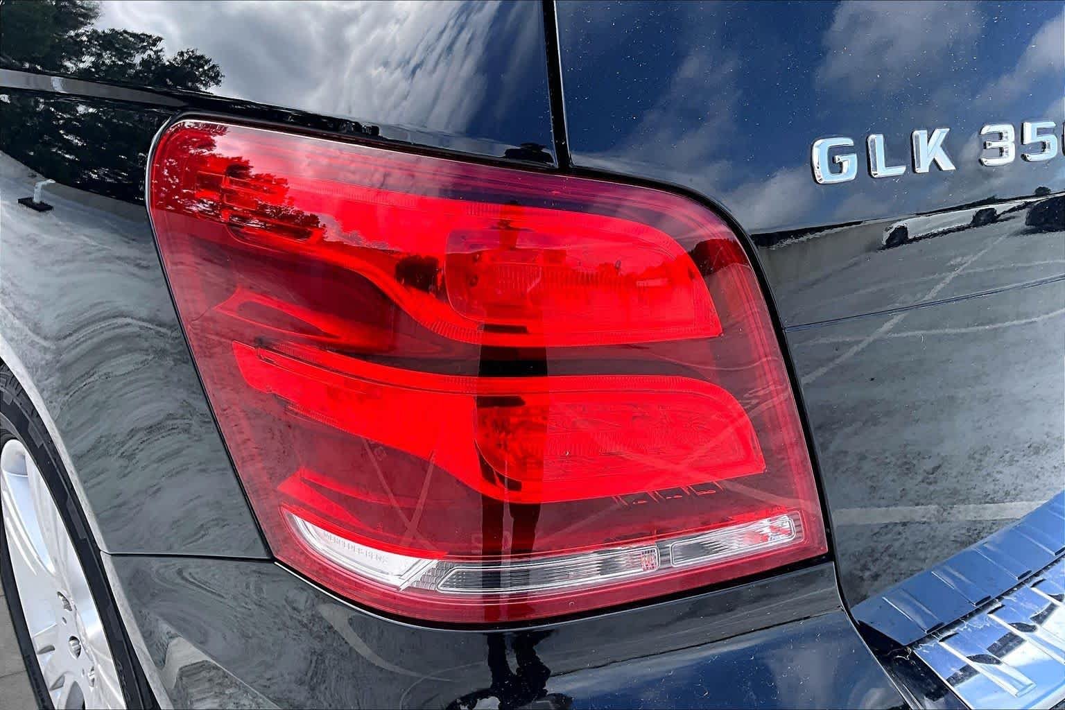 Used 2015 Obsidian Black Metallic Mercedes-Benz GLK 350 image 28