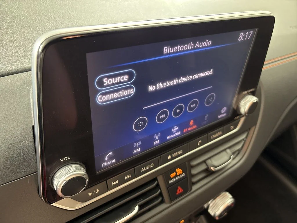 Used 2021 Silver Nissan 2.5 SR image 31