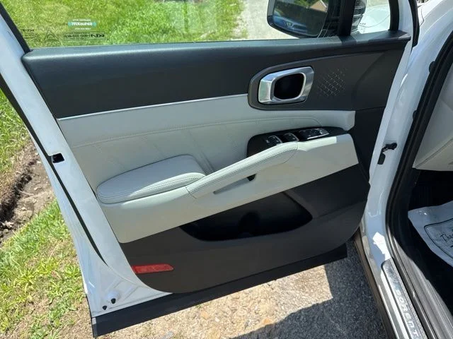 Used 2023 White Kia SX image 17