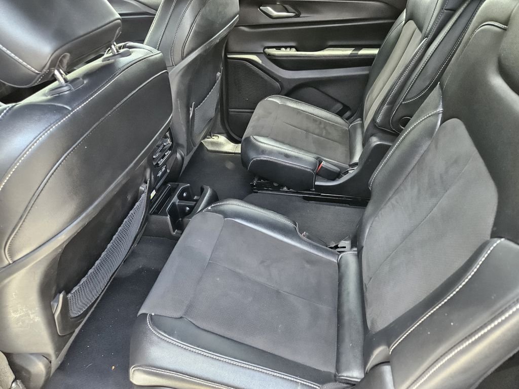 Used 2023 White Jeep Altitude image 29