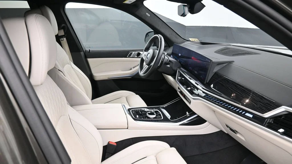 Certified Used 2025 Green BMW M60i image 2