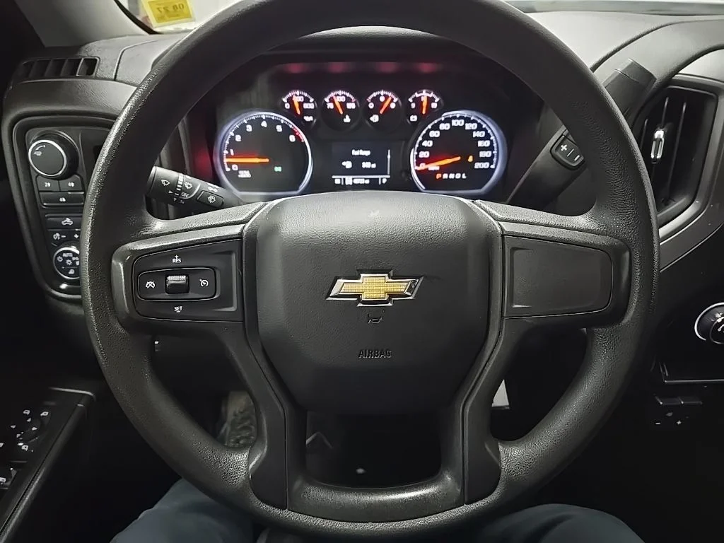 Used 2021 White Chevrolet Custom image 18
