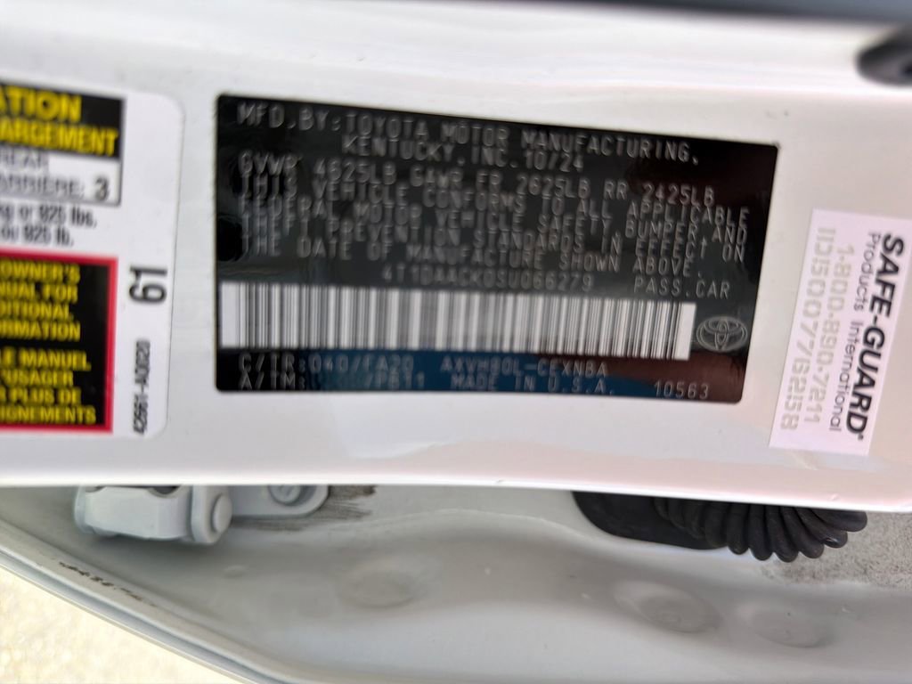 2025 Toyota Camry LE - Photo 29