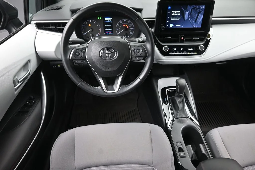 Used 2023  Toyota SE image 14