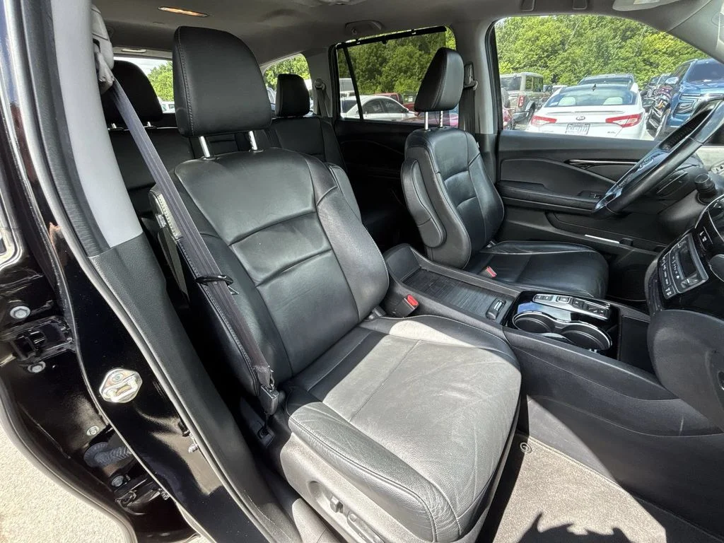 Used 2020  Honda Touring image 28