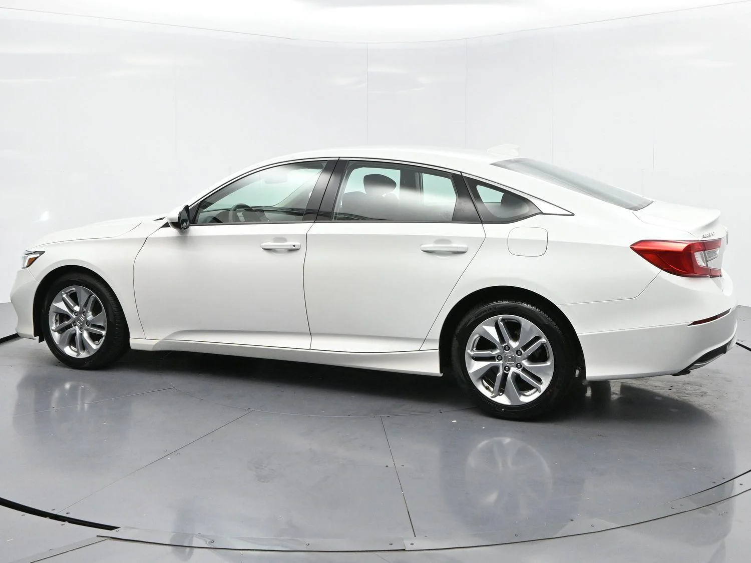 Used 2020 Platinum White Pearl Honda LX image 5