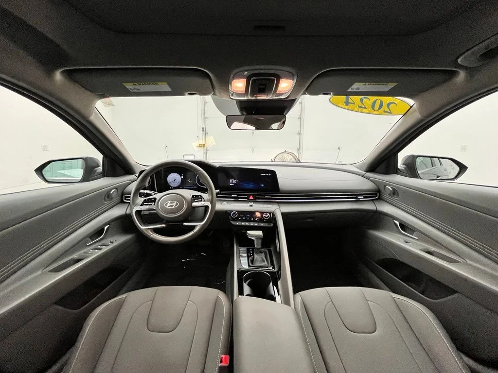 Used 2024 Gray Hyundai SEL image 4