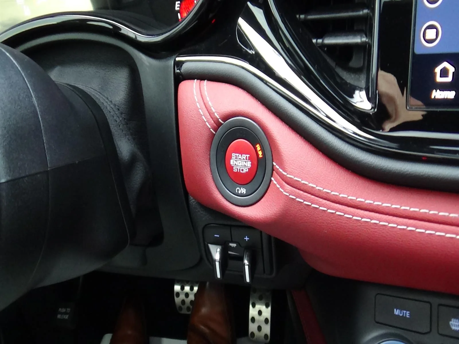Used 2024 Night Moves (pcq) Dodge SRT Hellcat Premium image 31