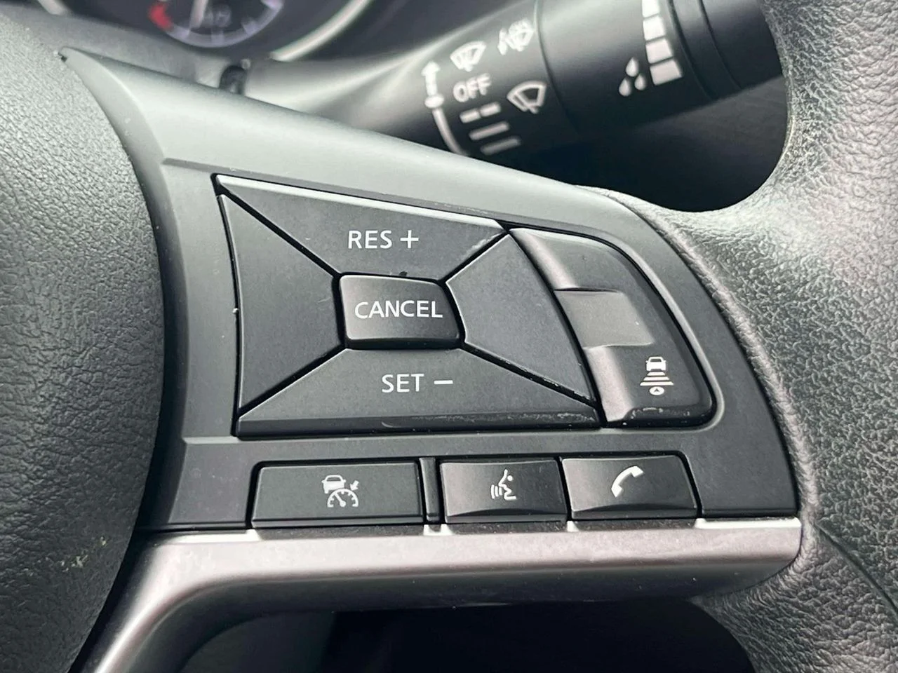 Used 2023 Super Black Nissan SV Xtronic CVT image 23