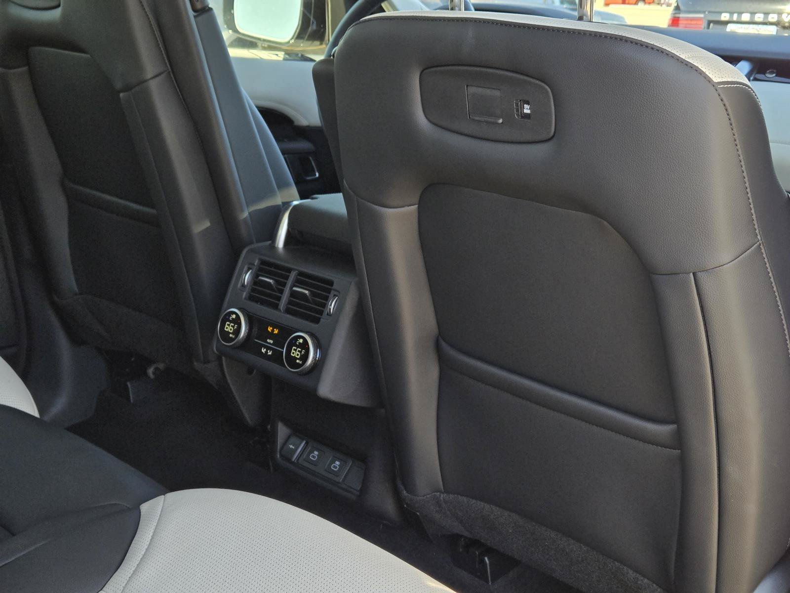 Used 2025 Fuji White Land Rover S image 25