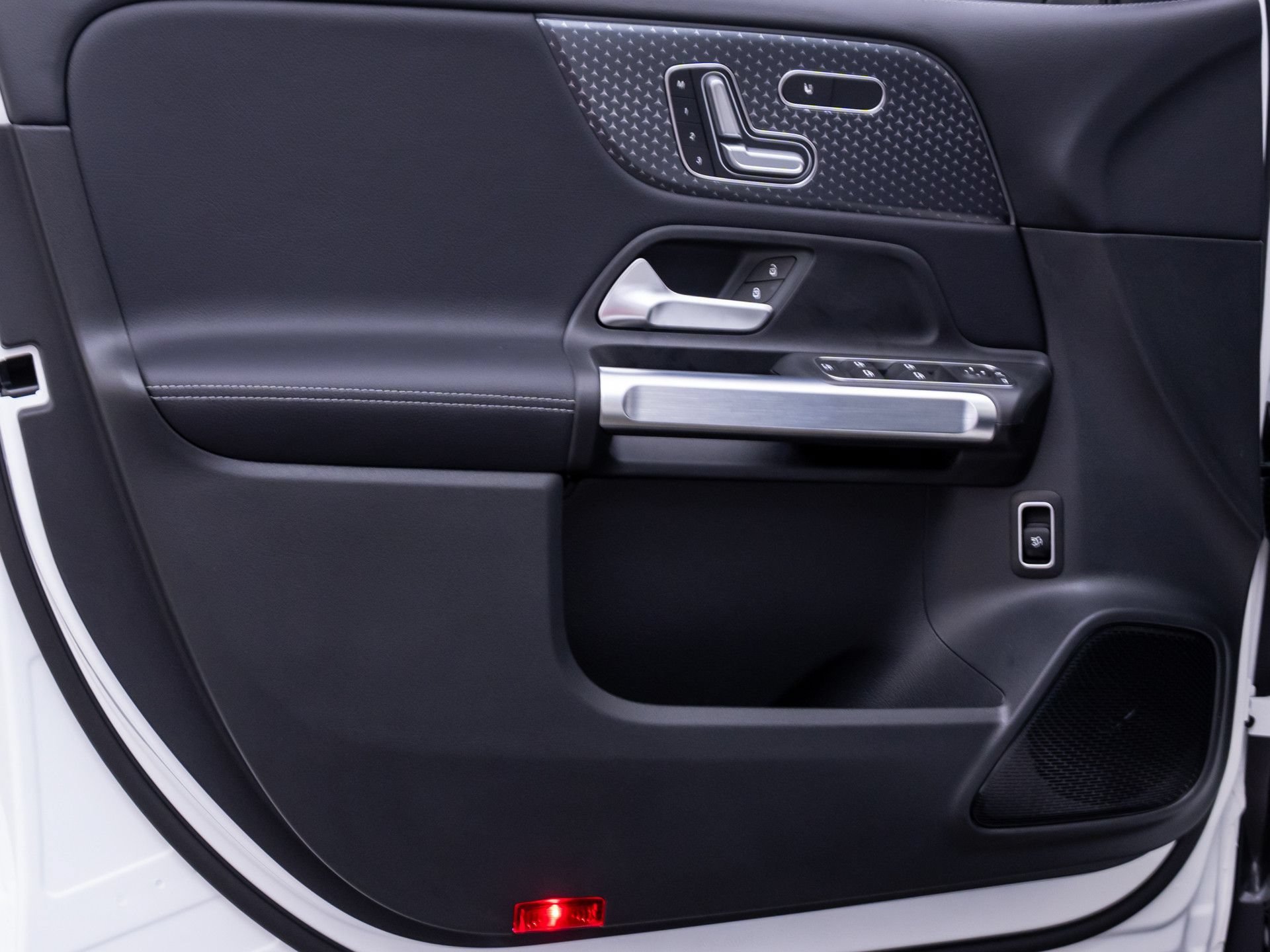 New 2026 Polar White Mercedes-Benz GLB 250 image 50