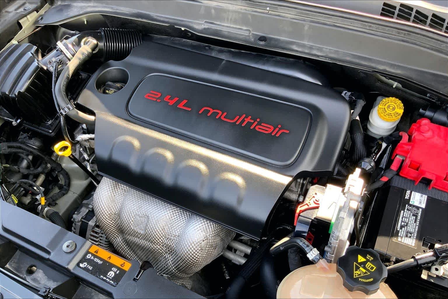 Used 2018 Granite Crystal Clearcoat Metallic Jeep Latitude image 33