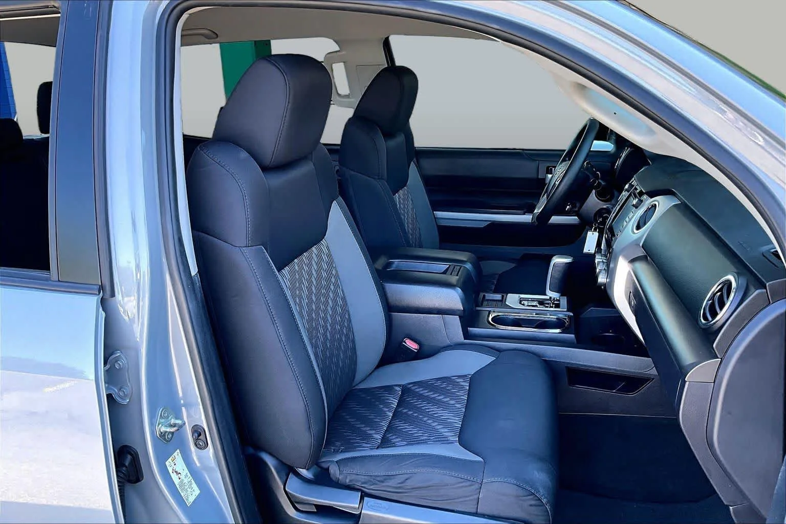 Used 2018 Cement Toyota SR5 image 9