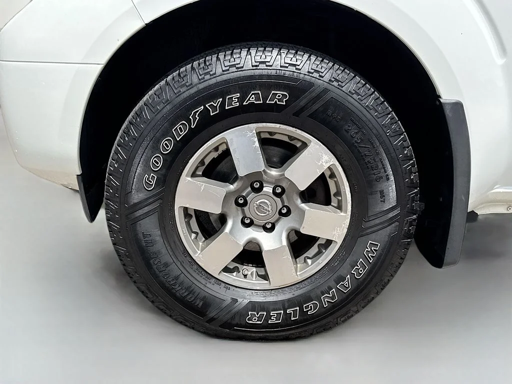 Used 2013 Glacier White Nissan PRO-4X image 23