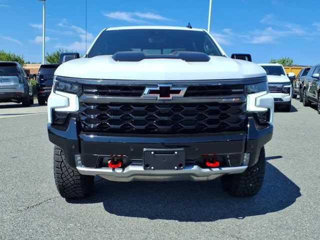 New 2026 Summit White Chevrolet ZR2 image 25