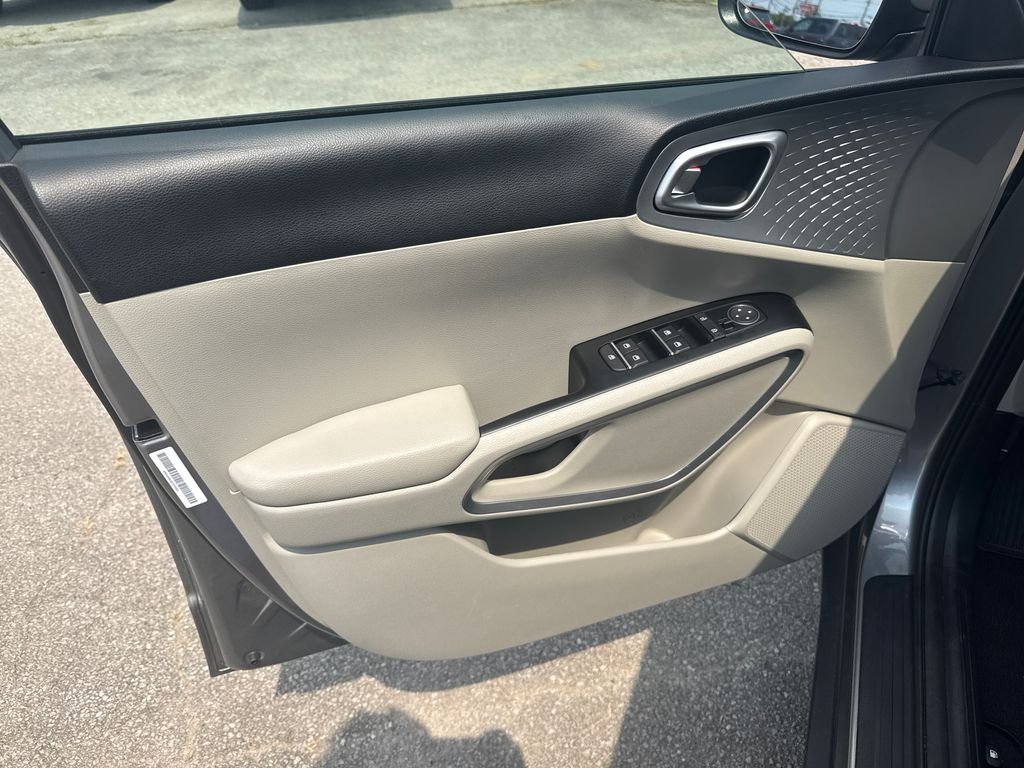 2025 Kia Soul LX - Photo 12