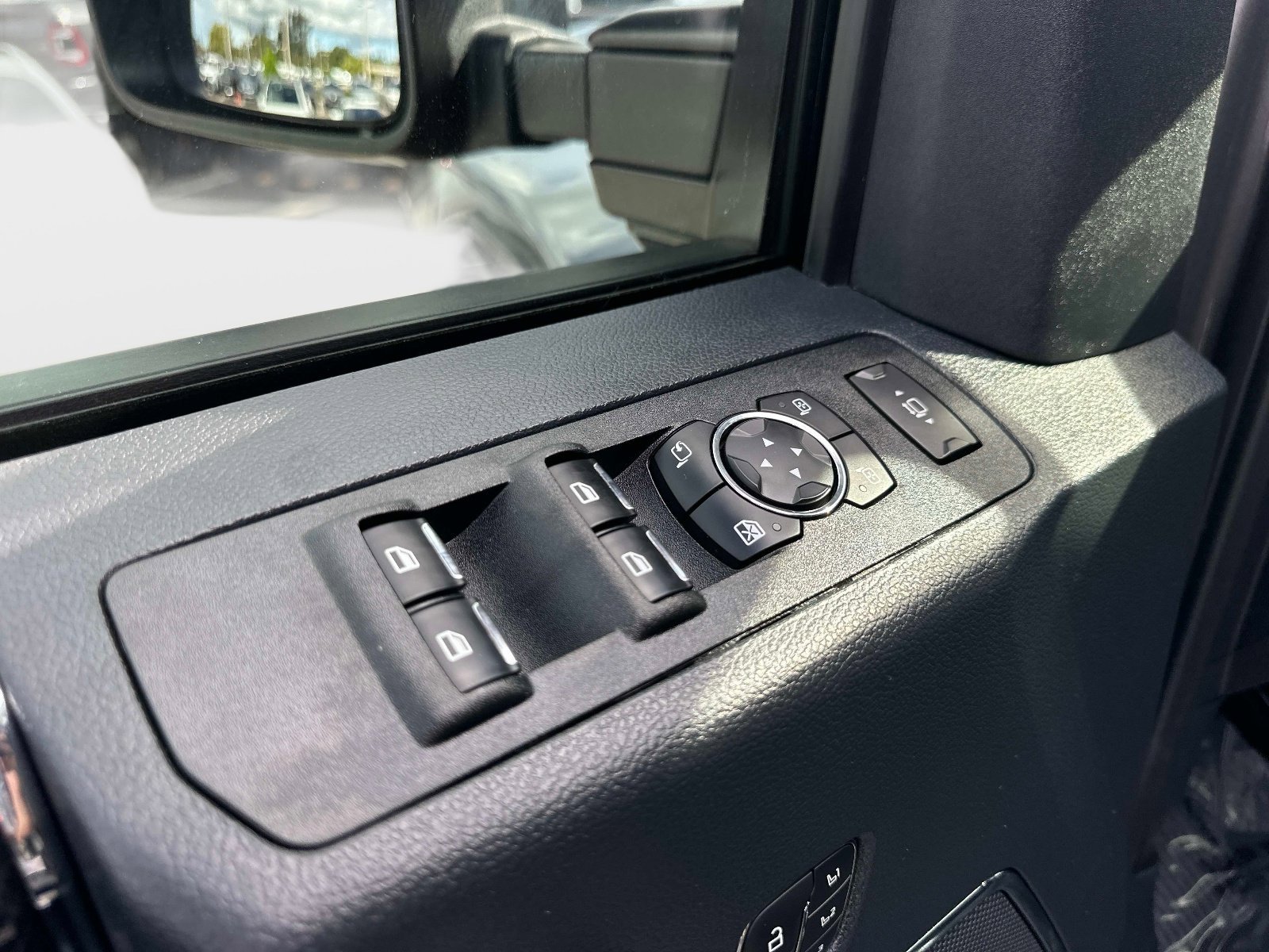Used 2022 Gray Metallic Ford Lariat image 21