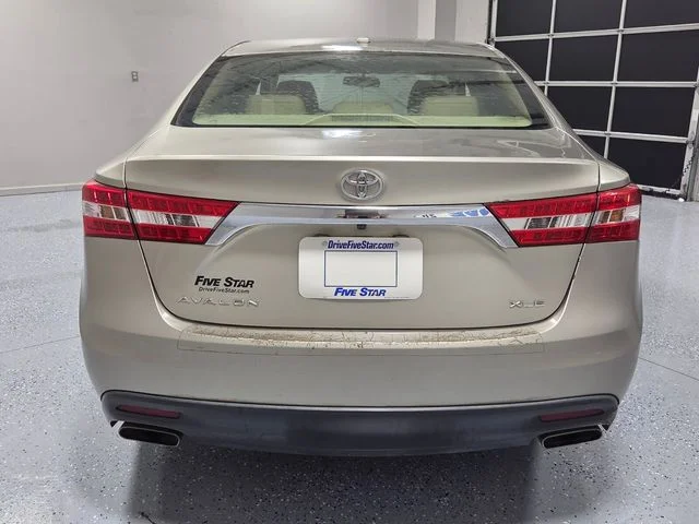 Used 2015  Toyota XLE image 10