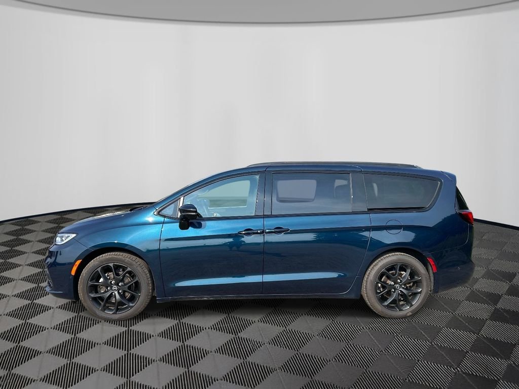 Used 2025 Blue Chrysler Limited image 2