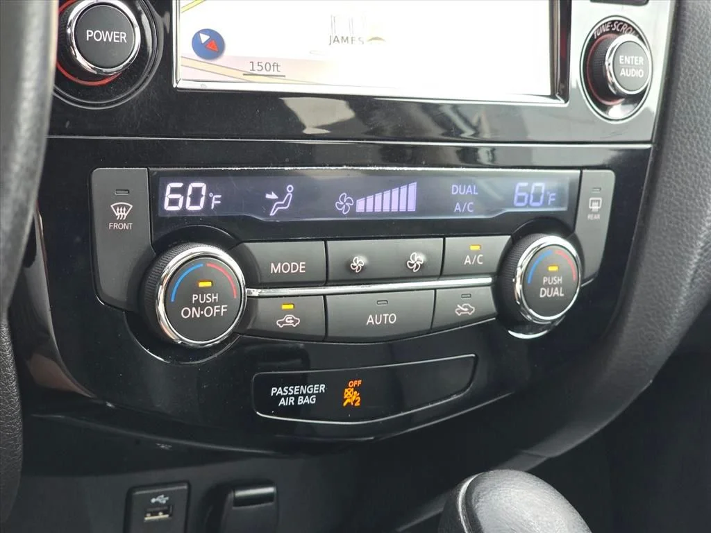 Used 2015 White Nissan SL image 19