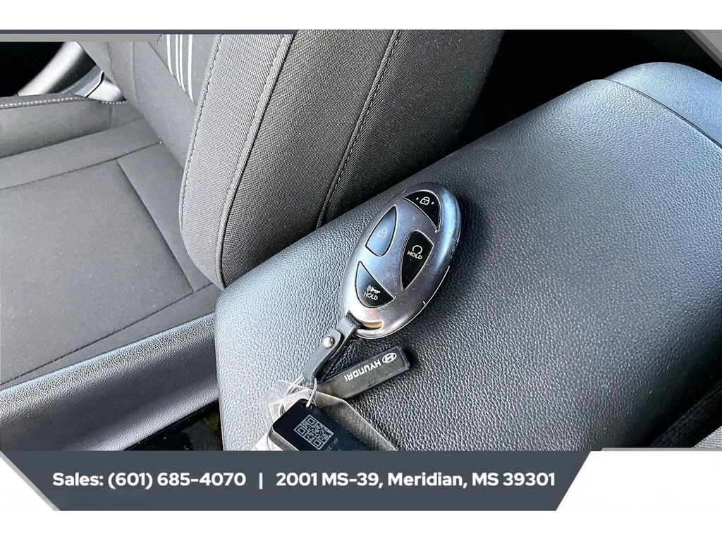 Used 2025 SERENITY WHITE Hyundai SEL Sport image 9