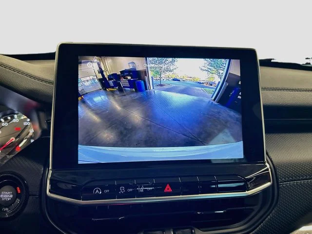 Used 2025 White Jeep Latitude image 32