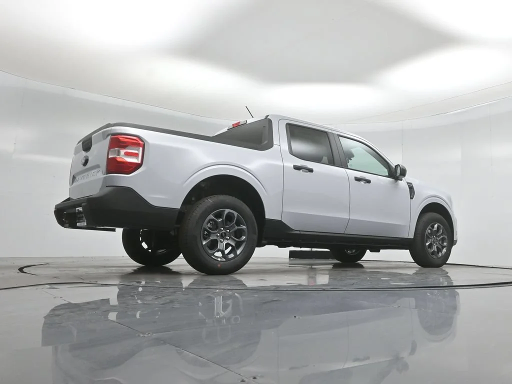 New 2026 Space White Metallic Ford XLT image 41