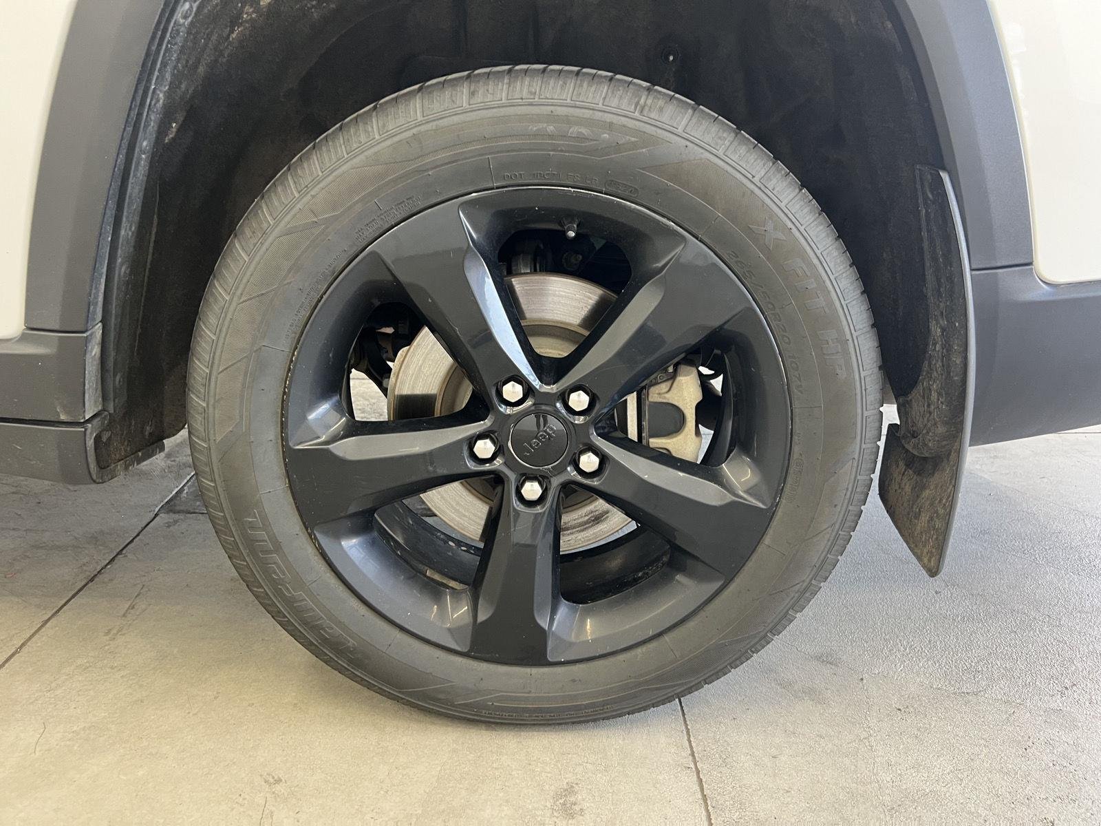 Used 2022 Bright White Clearcoat Jeep Altitude image 10