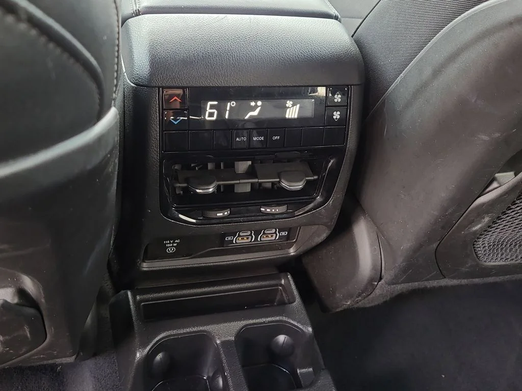 Used 2023 Red Jeep Altitude image 21