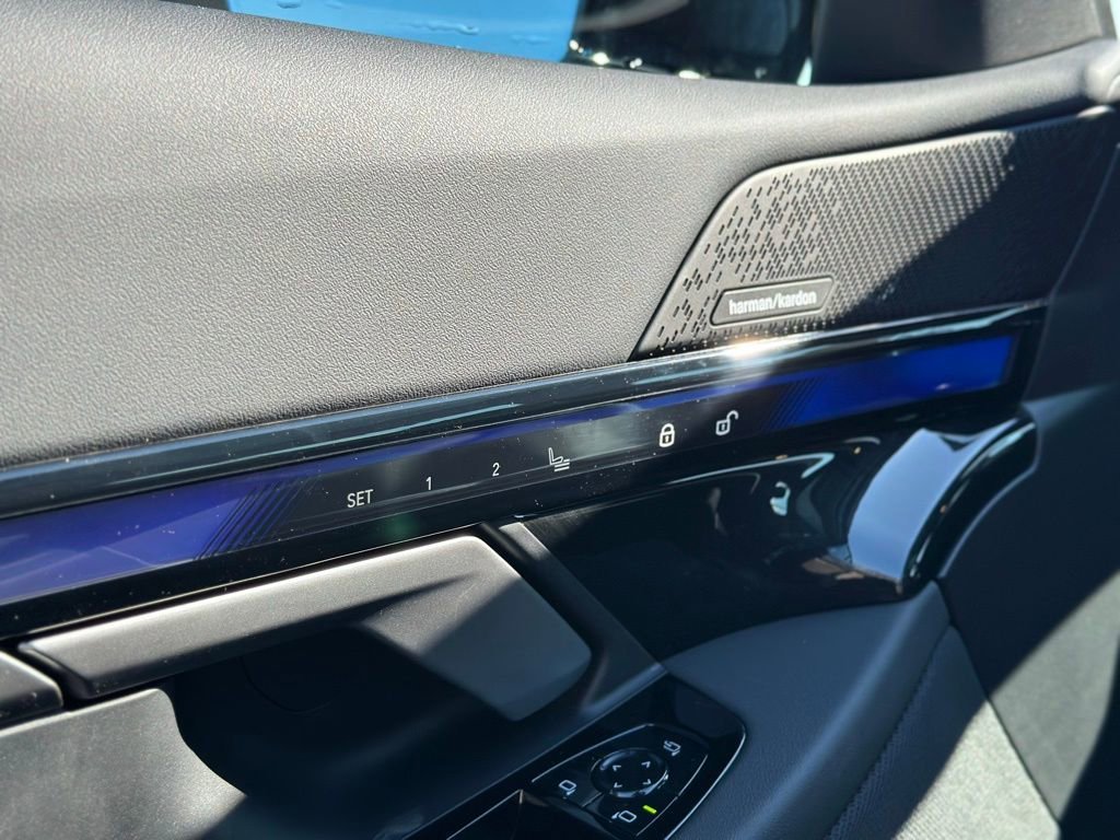New 2026 Black Sapphire Metallic BMW 530i xDrive image 18