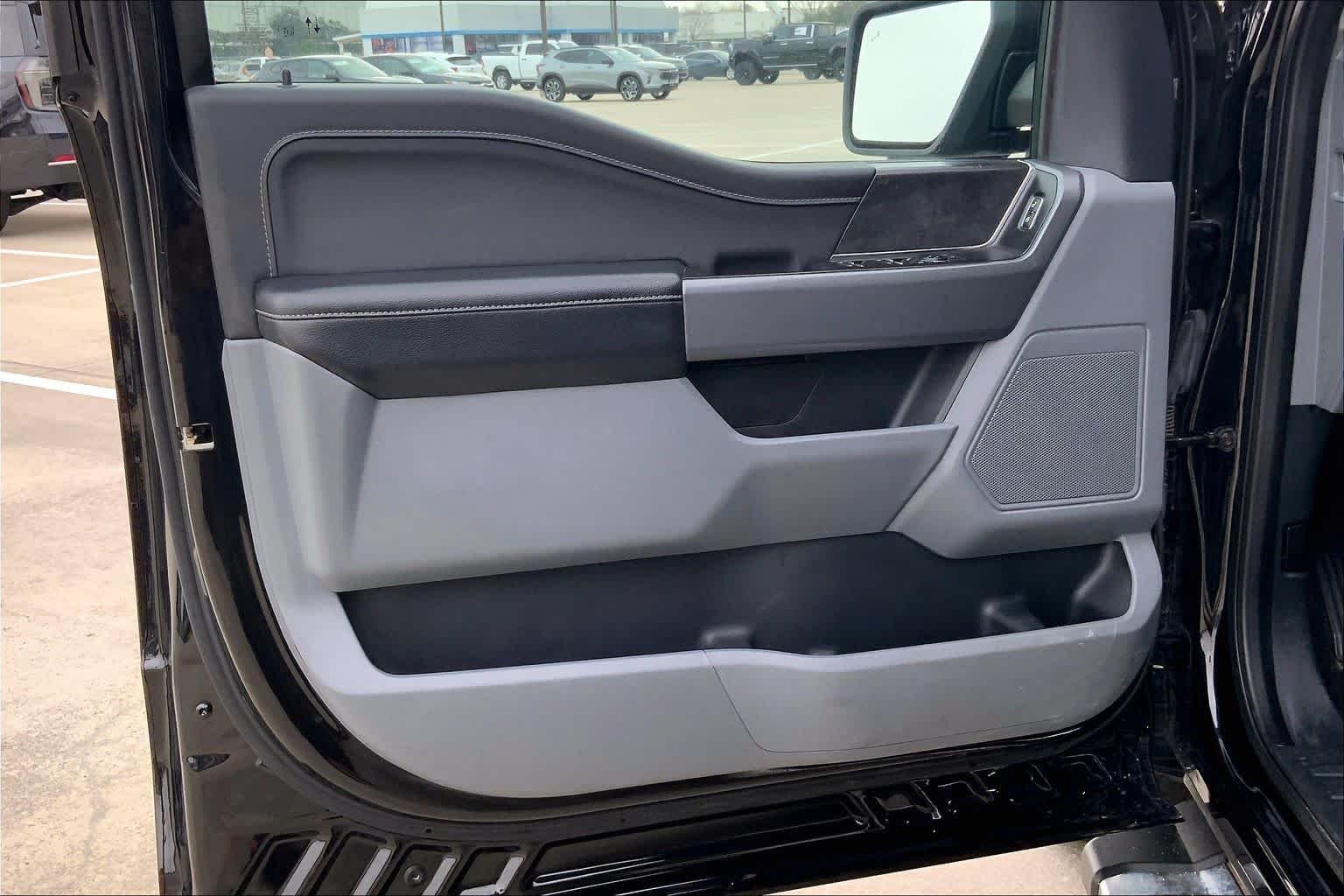 Used 2024 Agate Black Metallic Ford XLT image 33