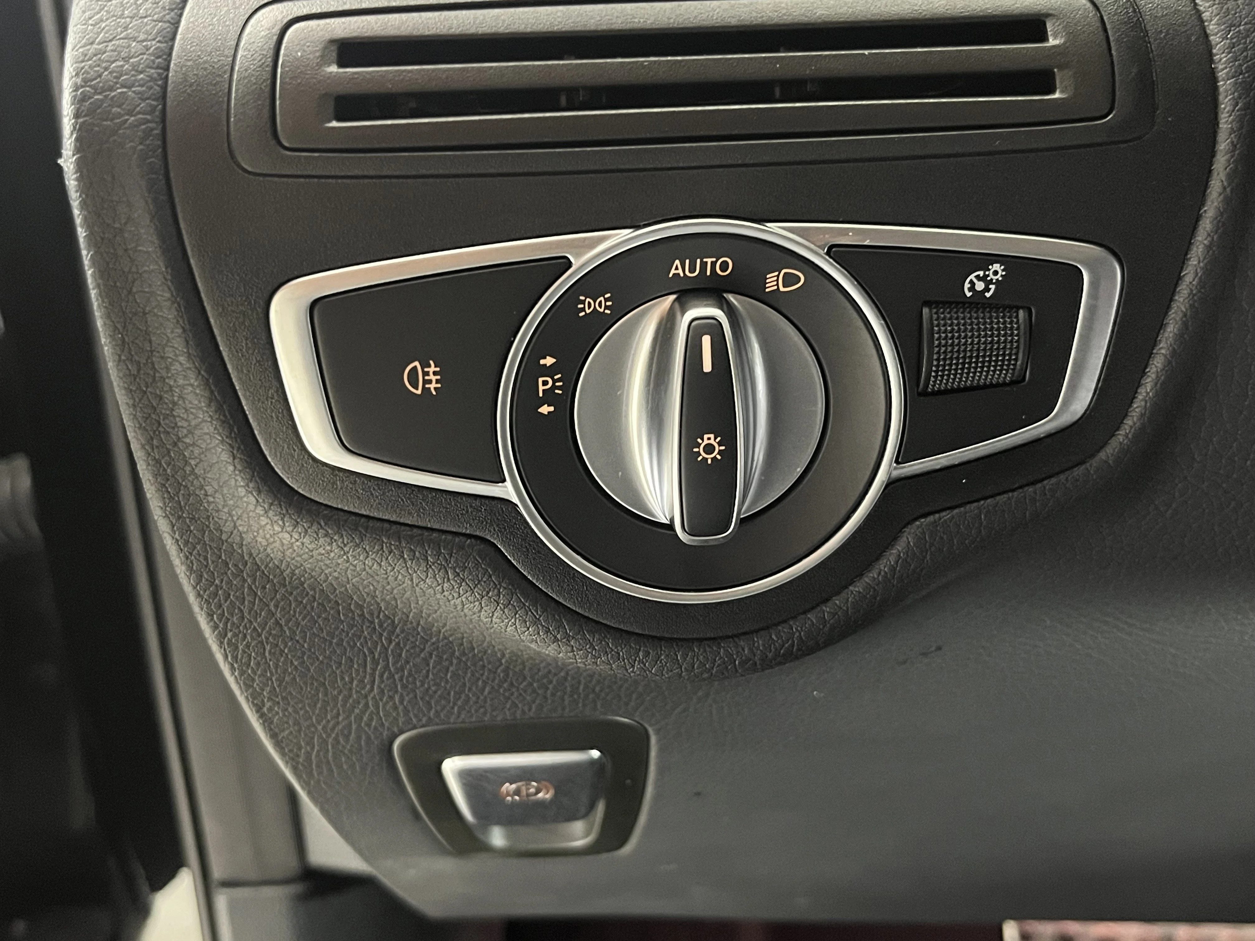 Used 2022 Black Mercedes-Benz GLC 300 image 19