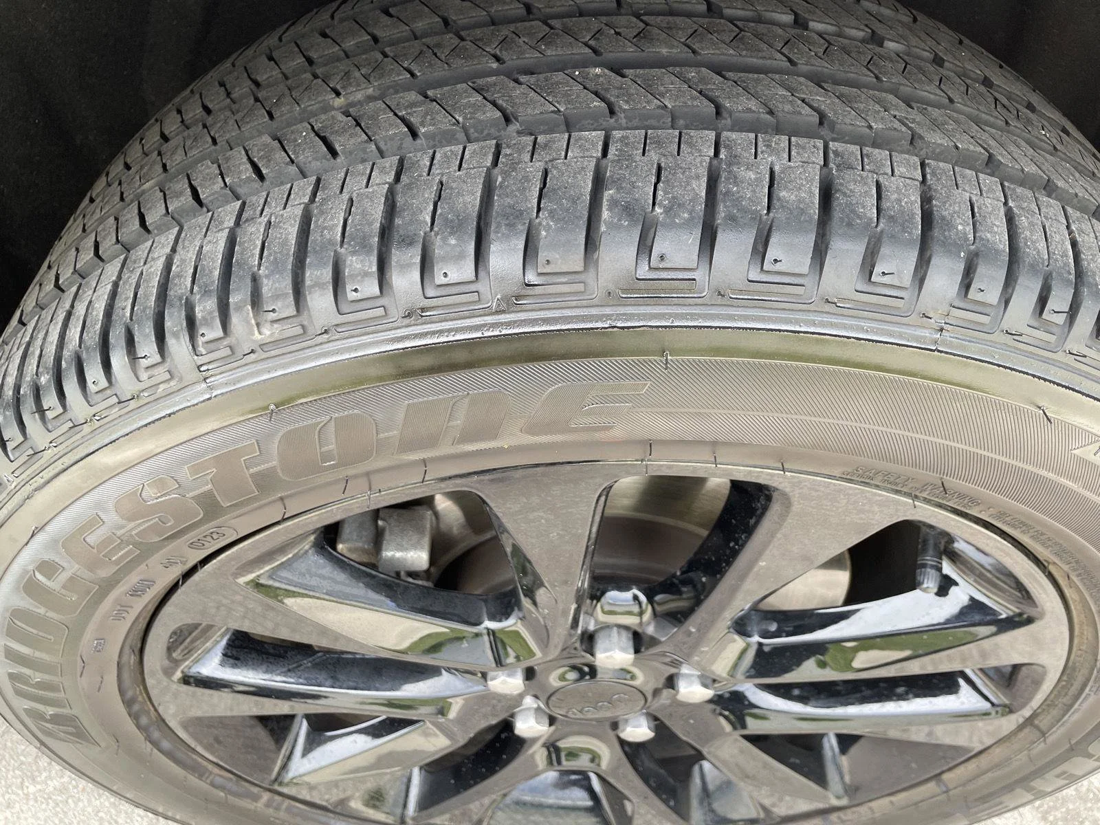 Used 2021 Billet Silver Metallic Clearcoat Jeep Laredo X image 8