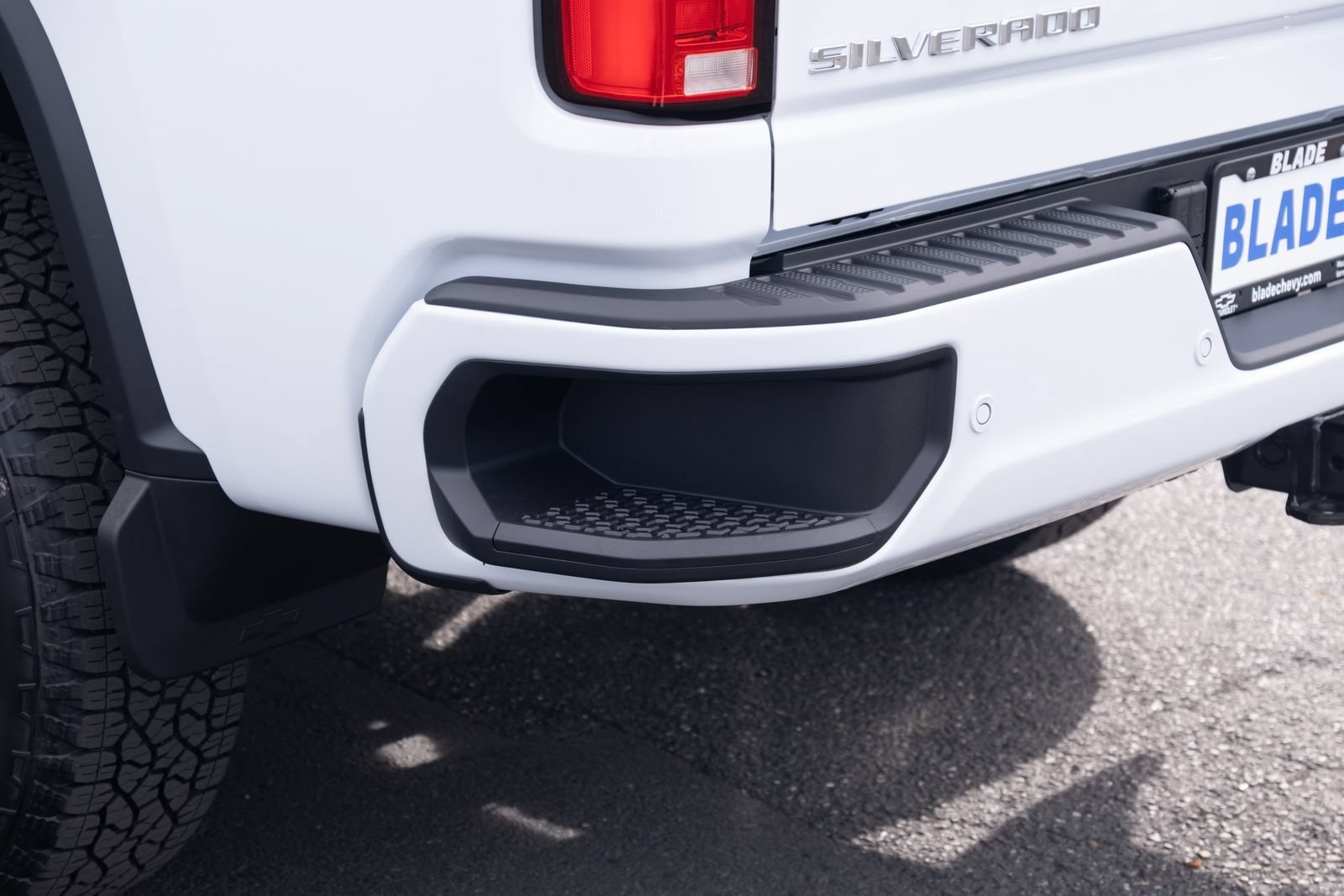 New 2026 Polar White Tricoat Chevrolet High Country image 31