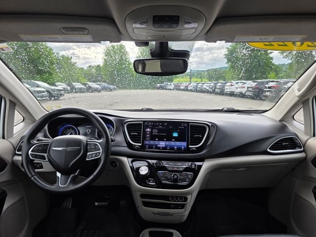 Used 2022 Bright White Clearcoat Chrysler Touring L image 20